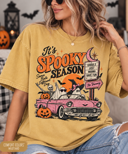 It's Spooky Season vintage Halloween car T-Shirt | ghost, pumpkins